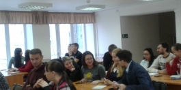 Молодежь села за парты